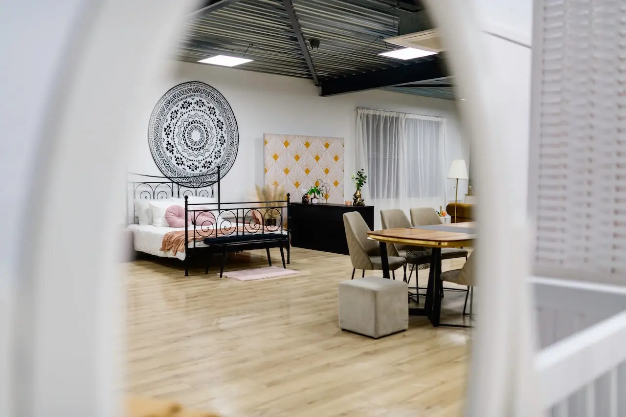 Ruime daglicht fotostudio in Zeewolde met flexibele opstellingen en professionele verlichting